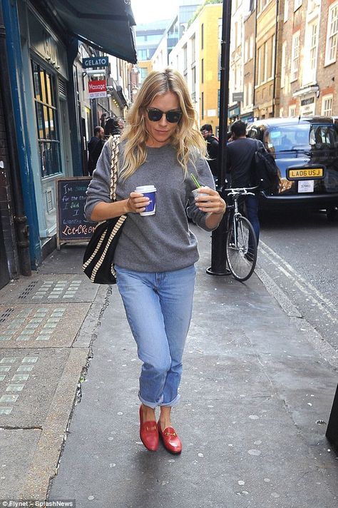 That must be ice: Sienna is playing Maggie in the latest West End production of Cat On A H... Red Loafers Women, Gucci Loafers Outfit, Gucci Brixton, Clothes Essentials, Loafers Outfits, Loafer Outfits, Sienna Miller Style, Outfits For Ladies, Gucci Princetown