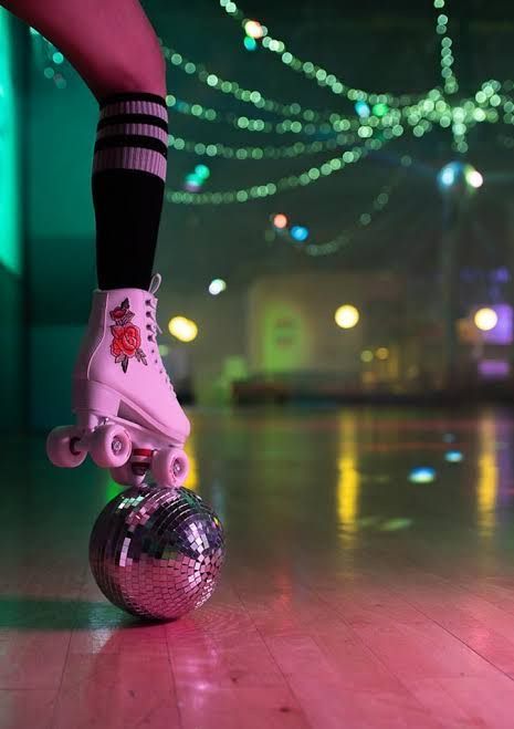 80’s Aesthetic, Disco Dancing, Sweet Sixteen Birthday Party Ideas, Disco Glam, 32 Birthday, Disco Theme, Roller Rink, Roller Disco, Disco Fever