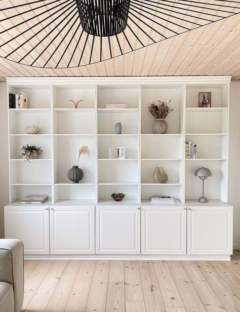 Apartemen Studio, Billy Ikea, Floor To Ceiling Bookshelves, Floor To Ceiling Cabinets, Modern Apartment Living Room, Staircase Storage, Bookshelves In Living Room, Bookcase Styling, Ikea Shelves