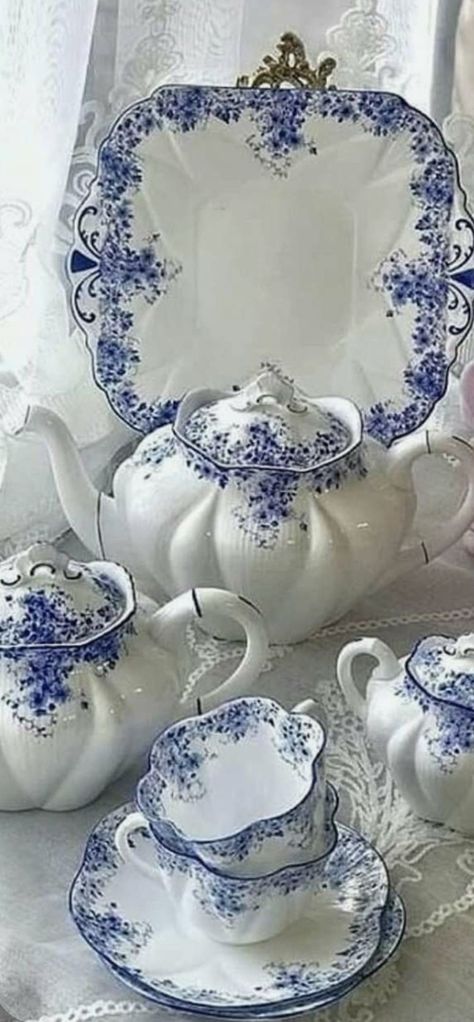 Crockery Set, Pretty Tea Cups, Blue White Decor, Pretty China, Antique Dishes, Porcelain Tea Set, Tea Sets Vintage, China Tea Sets, Blue And White Porcelain