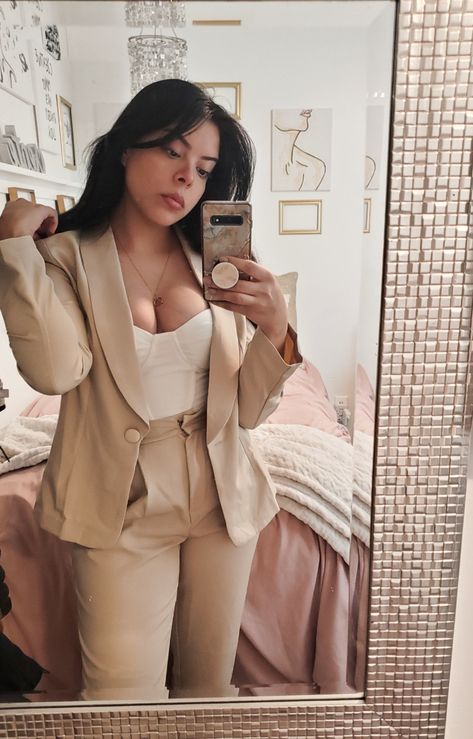 #blazer #ootd #corset Blazer Ootd, Corset Blazer, Business Dress Women, Beige Suits, Womens Suits Business, White Corset, Business Dress, Formal Outfits, Business Suit