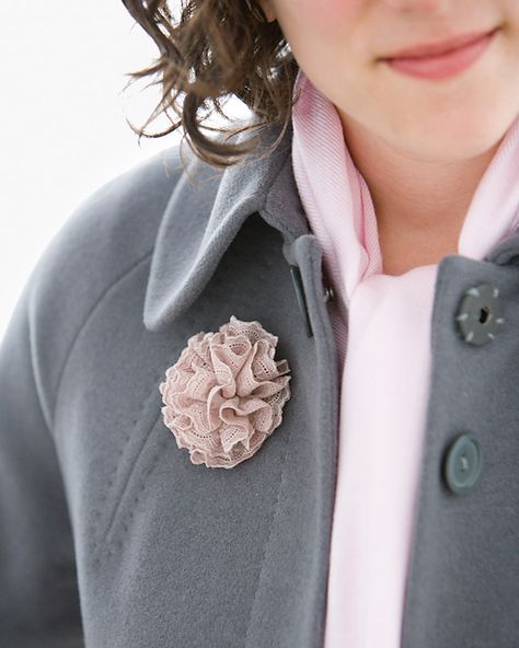 Blossoming Brooch Felt Crafts Flowers, Martha Stewart Crafts, Fabric Brooch, Handmade Flowers Fabric, Brooch Diy, Trendy Sewing, Brooches Handmade, Arte Floral, Sewing Gifts