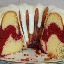 Red Velvet Marble Cake, Marble Cake Recipe, Cake Bundt, Baking Therapy, Marble Cake Recipes, Chocolate Pound Cake, Cream Cheese Glaze, Cake Mixture, Fajita Seasoning