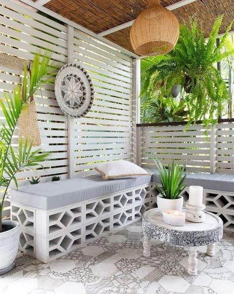 Cozy Home Exterior, Cinder Block Furniture, Used Outdoor Furniture, Diy Outdoor Seating, Spa Area, Breeze Blocks, Outdoor Room, Outdoor Spa, Kitchen Fireplace