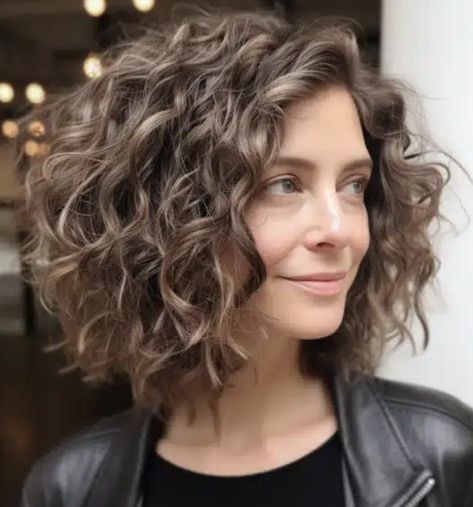 Above The Shoulder Haircut Wavy, Curl By Curl Haircut, Curl Hair Shoulder Length, Sassy Curly Hairstyles, Shoulder Length Wavy Curly Haircuts, Bob Haircuts For Women Curly Hair, Layered Bob Hairstyles Wavy, Curly Hairstyles For Women Over 50 Curls, Curly Hairstyles Bob Natural Curls