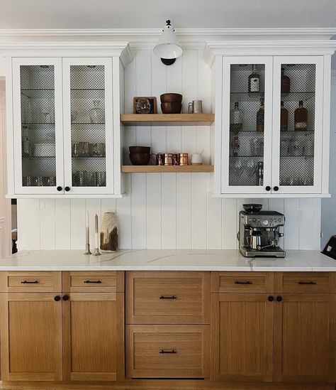 Look at this small kitchen! It is equipped with a custom kitchen cabinet to make it look more proper. For reasons of narrow wall space and there are open shelves in the middle, the kitchen cabinets that are used are small and displayed on the right and left sides of the open shelves so that they are neater and more perfect. Wooden and White Cabinet from @coletteinteriors Extra Wall In Kitchen, Kitchen Open Shelving Between Cabinets, Kitchen Cabinets With Shelves In Between, Kitchen Open And Closed Shelving, Small Kitchen Glass Cabinets, Side Wall Kitchen Cabinets, Cabinets With Shelves In Between, Floating Shelves In Between Cabinets, Adding Open Shelves To Kitchen