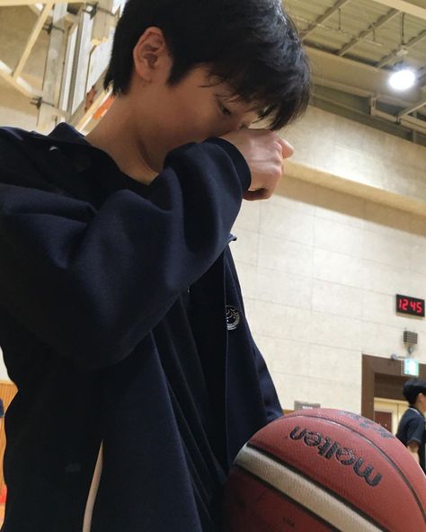 Boyfriend Pictures Cute, Basketball Boyfriend, Anime Black Hair, Boy Aesthetic, Ideal Boyfriend, Cute Asian Guys, Aesthetic Boy