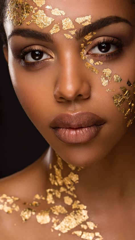 Fall Winter Makeup, Fashion Editorial Makeup, Smoky Eye Makeup Tutorial, Golden Makeup, Fall Makeup Trend, Make Up Gold, Gold Makeup Looks, High Fashion Makeup, Face Art Makeup