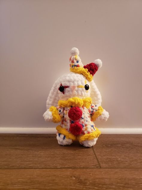 Crochet Clown Pattern Free, Silly Crochet, Clown Crochet, Clown Crochet Pattern, Clown Drawing, Clown Collar, Jester Clown, Diy Plush Dolls, Jester Hat