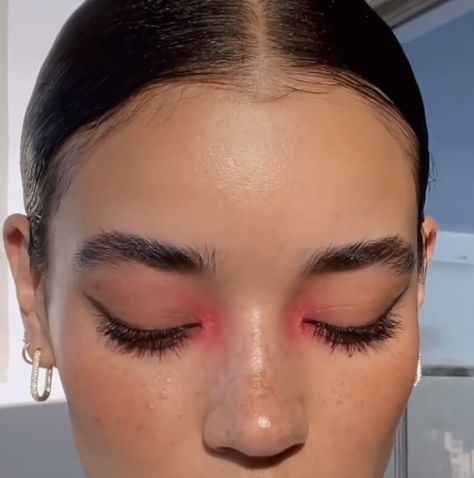 Aesthetic Pink Makeup, Maquillage On Fleek, Office Makeup, Look Office, Dope Makeup, Colorful Eye Makeup, Make Up Inspo, Edgy Makeup, Pink Eyeshadow