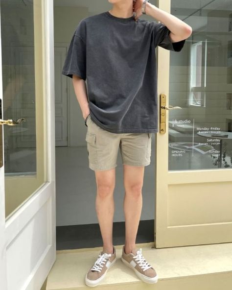 Boyfriend Outfit Men Simple, Outfit Cowo Simple, Korean Simple Outfits Men, Ootd Pria Simple, Ootd Cowo Simple, Short Pants Outfit Men, Outfit Cowok Simple, Outfit Cowo, Uniqlo Outfit