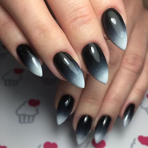 Ombre black and white Black And White Ombre Nail Designs, Black White Ombre Nails, Black And White Ombre Nails, Black Nail Art Designs, White Lace Nails, Purple Nail Art Designs, Black Ombre Nails, Purple Glitter Nails, Sharp Claws