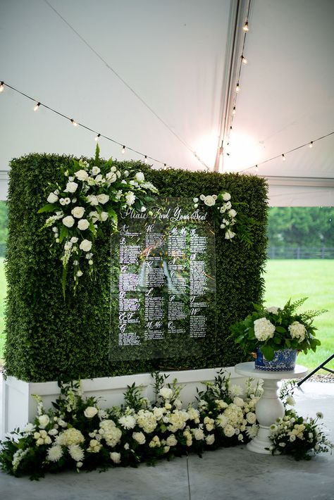 Wedding Seating Chart Hedge Wall, Luxury Wedding Seating Chart, Wedding Boxwood Wall, Hedge Wall Seating Chart, Green Wall Seating Chart, Wedding Hedge Wall, Hedge Backdrop Wedding, Green Hedge Backdrop, Green Wall Wedding