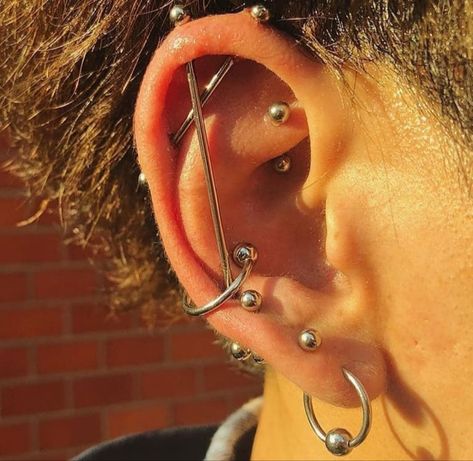 Vertical Industrial, Yes No, Industrial Piercing Jewelry, Cool Ear Piercings, Makeup Accesories, Cool Piercings, Cute Ear Piercings, Ear Style, Facial Piercings