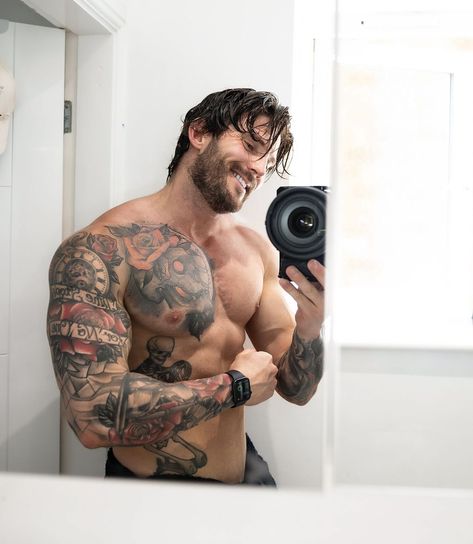 Shane Crommer | Hair gains 💪🏻 I’ve been growing my hair for nearly a year now ( i think 🤔) and I’m ready to have a tidy up 🫣 Keeping the length but sides… | Instagram Growing My Hair, Tatto Boys, Mustache Men, Workout Routine For Men, Inked Men, Workout Routines, Shirtless Men, Tidy Up, Hair And Beard Styles