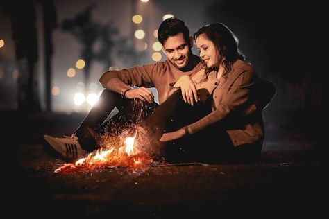 Born Fire, Pre Wedding Photoshoot Beach, Fire Camp, Couples Beach Photography, Night Shoot, Pre Wedding Photoshoot Props, Pre Wedding Photoshoot Outfit, Grunge Pictures, Romantic Couple Images