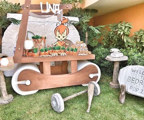 Baby Flinstones party Bedrock Birthday Party, Pebbles And Bam Bam Costumes, Flintstones Party Ideas, Bam Bam Birthday Party, Flinstones Birthday Party, Flintstone Theme, Flinstones Party, Pebbles Flintstone Halloween Costume, Caveman Party