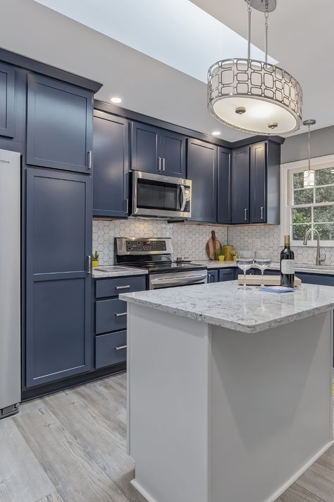 Navy Blue Kitchen Cabinets Grey Floor, Navy Blue Kitchen Cabinets With Gray Floors, Small Kitchen Ideas Blue Cabinets, Blue Upper Cabinets, Grey Floor Blue Cabinets Kitchen, Grey Floors Blue Cabinets, Light Grey And Blue Kitchen, Countertops With Blue Cabinets, White Countertops Blue Cabinets