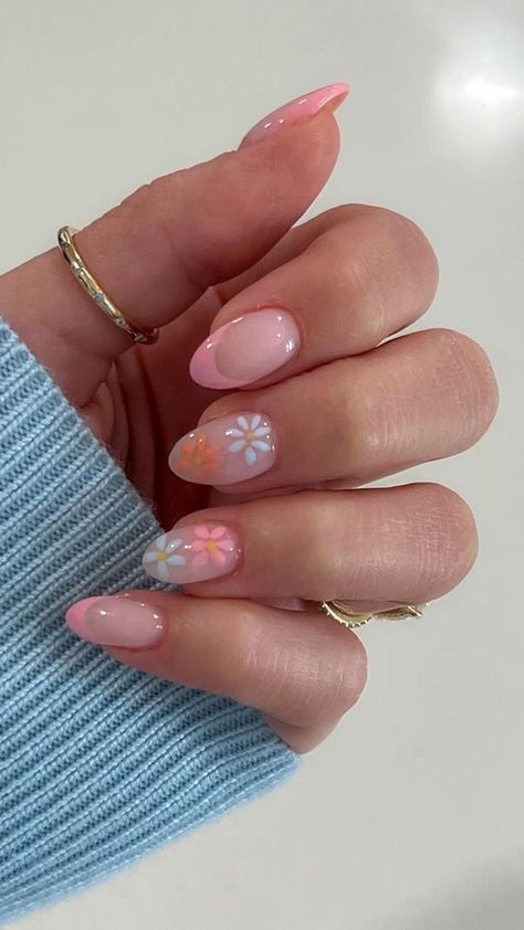 Easter Nail Ideas Coffin, Preppy Nail Inspiration, Short Almond Gel X Nail Designs Summer, Acrylic Nails Ideas Summer 2024, Back To School Nails Acrylic Almond, Short Almond Flower Nails, Summer Nail Inspo Oval, Simple Nail Ideas Almond Shape Summer, Easy Floral Nails