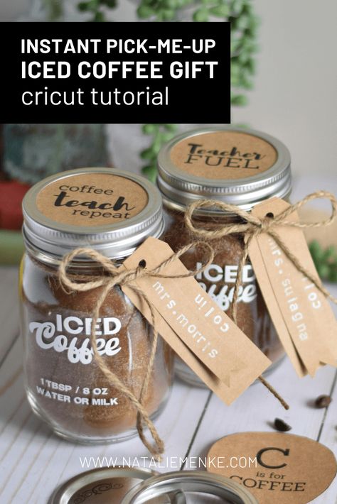 Mason Jar Coffee Gift, Coffee In A Jar Gift Ideas, Ice Coffee Gift Basket, Coffee Thank You Gift, Coffee Giveaway Ideas, Coffee Gift Ideas Diy, Iced Coffee Gift Basket Ideas, Diy Coffee Gifts, Homemade Coffee Gifts