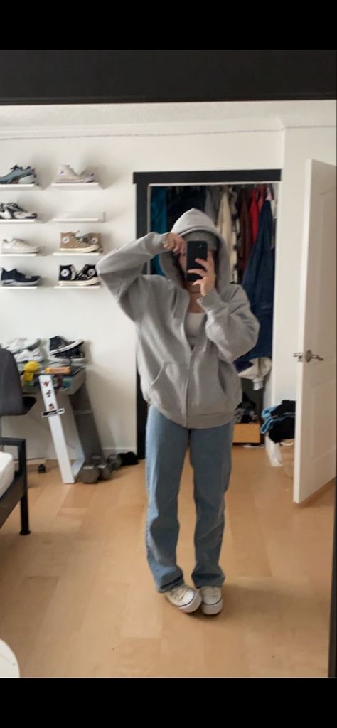 baggy fit outfitideas baggyoutfit beanie hoodie cutefit Baggy Pants And Jacket Outfit, Baggy Jeans With Sweatshirt, Grey Hoodie With Jeans, Sweatshirt Fits Aesthetic, Sweatpants Baggy Shirt, Grey Sweater Jeans Outfit, Outfits With Gray Hoodie, Cute Outfits With Baggy Pants, Over Sized Hoodies Outfits