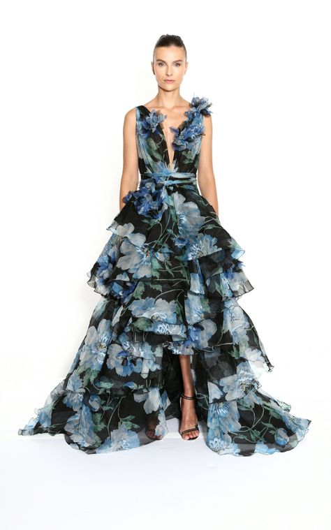 Floral Evening Gown, Marchesa Dress, Marchesa Spring, London Outfit, Printed Gowns, Theme Dress, Trendy Dress Outfits, Floral Gown, Silk Floral Dress