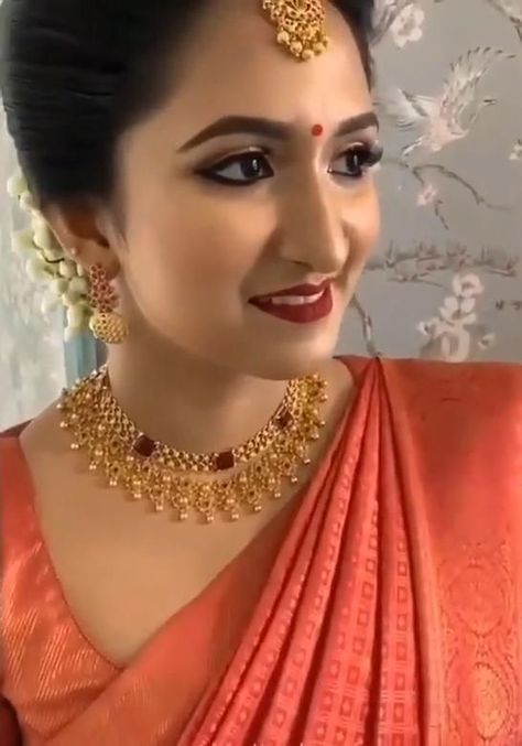 Trendy South Indian Bridal Look Style to Slay on your Wedding look – Event Planning Ideas, Wedding Planning Tips [Video] [Video] | Bridal jewellery design, Bridal jewellery indian, Indian bridal jewelry sets Saree Jwellary Ideas, South Indian Choker Necklace, South Indian Bride Jewellery Gold, South Indian Necklace Designs, Piercing Ideas Conch, Ear Piercing Ideas Conch, Jewellery Design Bridal, Ear Piercing Hoops, Piercing Ideas Unique