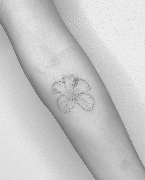 Cute Hawaii Tattoos, Hibiscus Tattoo Aesthetic, Hawaii Aesthetic Tattoo, Tiny Plumeria Tattoo, Fineline Hibiscus Tattoo, Hibiscus Line Tattoo, Small Hawaii Tattoos, Hibiscus Fine Line Tattoo, Fine Line Hibiscus Tattoo