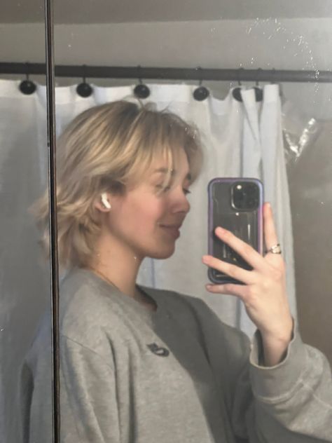 Blonde hair, wolf cut,selfie, Masc Blonde Girl, Blonde Masc Girl, Blonde Masc Women, Blonde Wolf Cut Short, Wolfcut Blonde, Blonde Wolfcut, Lesbian Short Hair, Girl With Short Blonde Hair, Masculine Haircut For Women