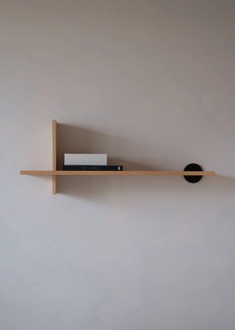 Minimalist Shelves, How To Varnish Wood, Shelving Design, Regal Design, Wall Shelves Design, Minimalist Room, Decor Home Living Room, Shelf Design, Book Shelf