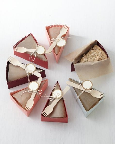 Celebrate Pi Day with these party favor pie boxes! Diy Pie Box, Classy Packaging, Diy Pie, Cake Boxes Packaging, Pie Box, Paper Box Diy, Pie Maker, Pie Party, Baking Packaging