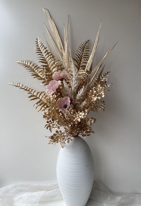 Gold Floral Arrangements, Silver Centerpieces, Floor Vase Decor, Modern Floral Arrangements, Hd Flowers, Creative Flower Arrangements, Flower Vase Arrangements, Flower Arrangements Simple, Flower Arrangements Diy