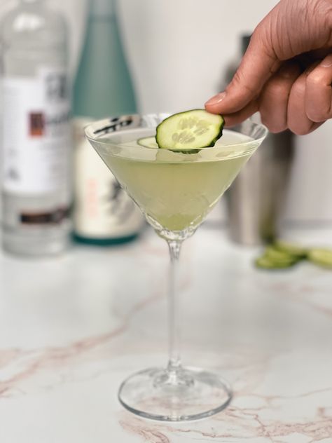 Cucumber Cocktail, Sake Cocktail, Sushi Night, Cocktail Ideas, Adult Drinks, Cocktail Recipes, Happy Hour, Cucumber, Christmas Ideas