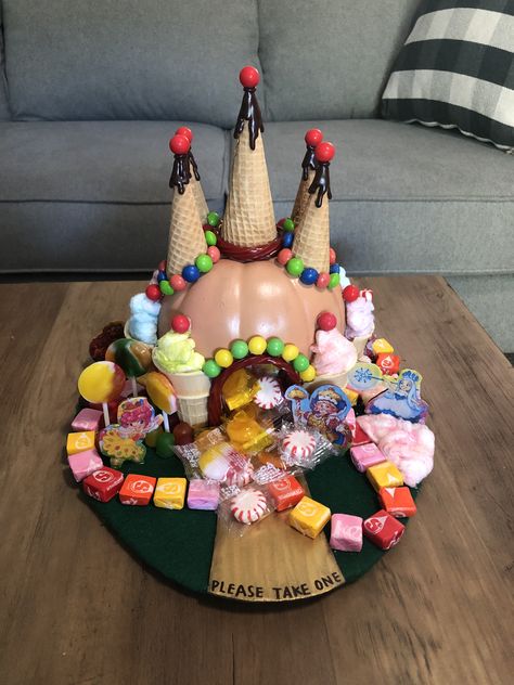 Creative Pumpkin Decorating Contest, Diy Candyland Decorations, Diy Candyland, Creative Halloween Costumes Diy, Halloween Pumpkin Crafts, Candy Decorations Diy, Creative Pumpkin Painting, Creative Pumpkin Decorating, Christmas Party Candy