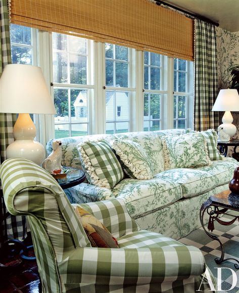 Gingham Furniture, Yellow Rooms, Covered Sofa, Plaid Curtains, Sitting Rooms, Cottage Shabby Chic, French Country Living Room, English Decor, Green Room