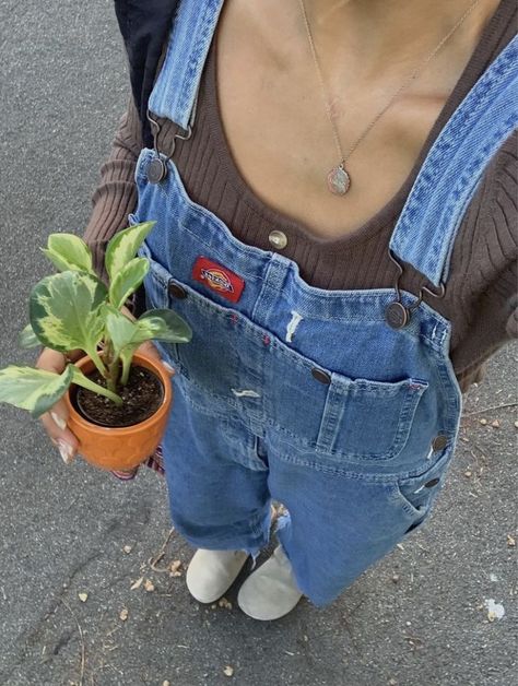 Granola Summer Outfits, Overalls Outfit, Skandinavian Fashion, Looks Party, Mode Inspo, Denim Overalls, Mode Inspiration, Dream Clothes, Look Cool