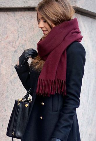 9327969053c0068dd9e07c529866b94ddesc38867623ri Burgundy Scarf Outfit, Burgundy Scarf, Navy Blue Coat, French Dress, Scarf Outfit, Red Scarf, Stylish Clothes For Women, Spring Outfits Women, Pinterest Fashion