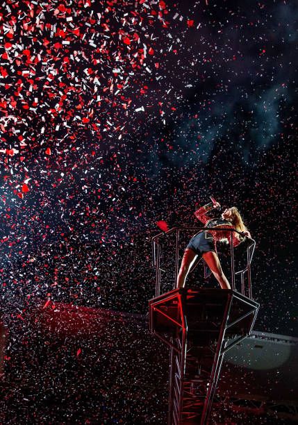 Concert Crowd, Red Tour, Estilo Taylor Swift, Swift Photo, Taylor Swift Red, Taylor Swift Concert, Red Taylor, Taylor Swift Album, Taylor Swift Wallpaper