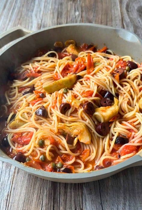 Spaghetti With Olives, Mediterranean Diet Spaghetti, Fresh Pasta Sauce Recipes, Artichoke Pasta Recipes, Mediterranean Pasta Recipes, Pasta With Garlic And Olive Oil, Olive Pasta Recipes, Olive Oil Pasta Sauce, Pasta With Artichokes