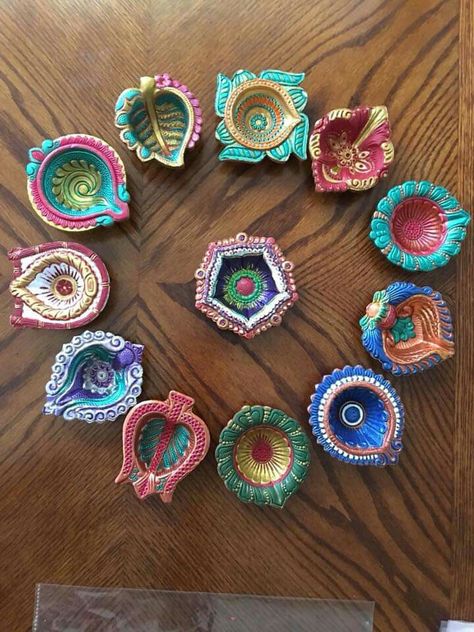 Diwali Diva Design, Diya Panting, Diya Pic, Diyas Painting, Diy Diyas, Diwali Diva, Painted Diya, Diwali Inspiration, Diwali Decoration Lights