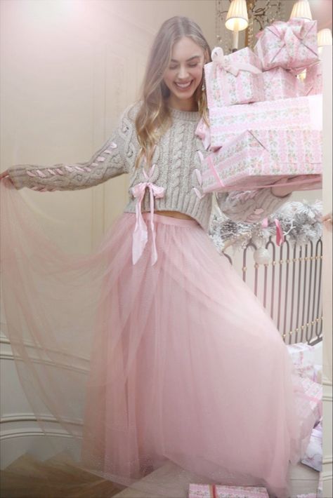 Pinkmas Aesthetic, Tulle Skirts Outfit, Preppy Life, Christmas Day Outfit, Pastel Christmas, Ice Dresses, Eco Clothing, Evening Skirts, Dream Family