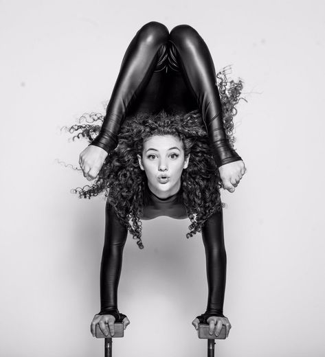 Hope ur having a great weekend! pic.twitter.com/ADvaCJjUFh Anna Mcnulty, Sofie Dossi, Gymnastics Flexibility, Flexibility Dance, Dancer Photography, Amazing Gymnastics, Dance Photography Poses, Gymnastics Poses, Gymnastics Videos