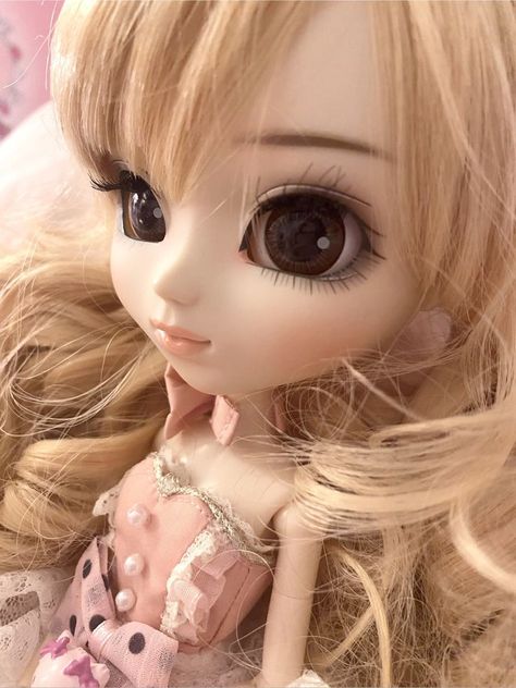 Porcelain Doll Aesthetic, Doll Aesthetic, Doll Makeup, Dream Doll, Unique Dolls, Cute Profile Pictures, Doll Parts, Pretty Dolls, Just Girl Things