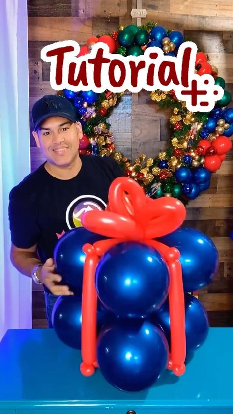 Tutorial: learn How to make a balloon xmas gift box 🎁 @az_partyevents Supplies: 8- 12” balloons 4 - 5" balloons 4 - 260Qs * The set of… | Instagram Stuffed Balloon Ideas Gifts Christmas, Balloon Presents Diy, Balloon Gift Ideas, Balloon Hacks, 12 Balloons, Balloon Gifts, Balloon Christmas, How To Make Balloon, 5 Balloons