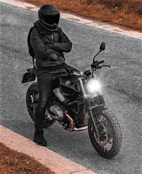 240z Datsun, Motorcycle Guy, Biker Photography, Hot Biker Guys, Image Moto, Мотоциклы Cafe Racers, Bike Aesthetic, Motorcycle Aesthetic, Biker Aesthetic