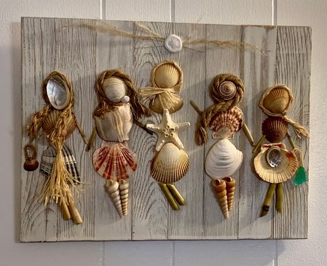 Seashell Friends, Shell People Art, Seashell People, Shell People, Shell Pictures, Seashell Cross, Seashell Artwork, Seashell Art Diy, Shell Artwork