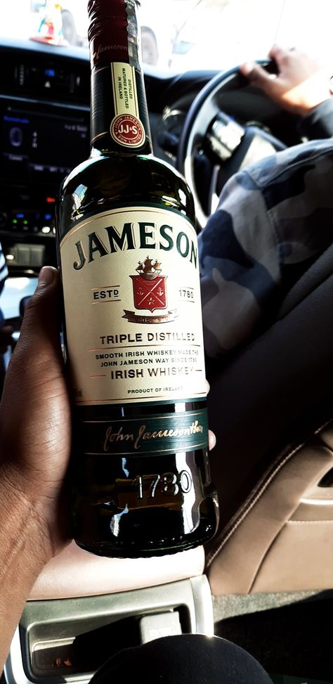 Indian Alcohol Snapchat, Daaru Party Pic Indian, Daaru Party Snapchat, Dark Snapchat, Whiskey In Hand, Fake Alcohol Story, Jameson Whiskey Drinks, Fack Snap, Jameson Drinks