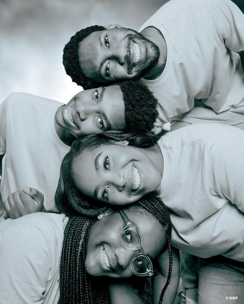 I’ll always got your back #siblings From this past mother day🥹🙌🏻✨ #siblings #80sphotoshoot Black Siblings Photoshoot, Photography Poses For Siblings, 5 Siblings Picture Ideas, Photoshoot Ideas With Siblings, 3 Sibling Photoshoot, Family Photo Studio Poses, 5 Sibling Photography, 3 Siblings Photography Poses Older, Cute Sibling Pictures