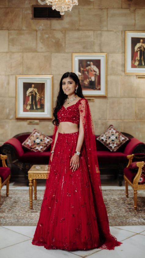 Red Sequin Lehenga, Red Reception, Reception Couple, Indian Outfits Modern, Kajol Saree, Patiala Dress, Fancy Lehenga, Latest Bridal Lehenga, Reception Outfit