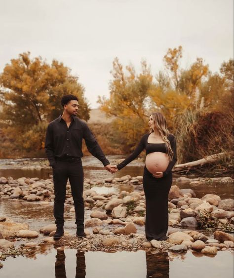 3rd Trimester Photo Ideas, Maternity Shoot Couple, 3rd Trimester, Pregnancy Photography, Maternity Pics, Third Trimester, Maternity Shoot, Pregnancy Shoot, Maternity Pictures